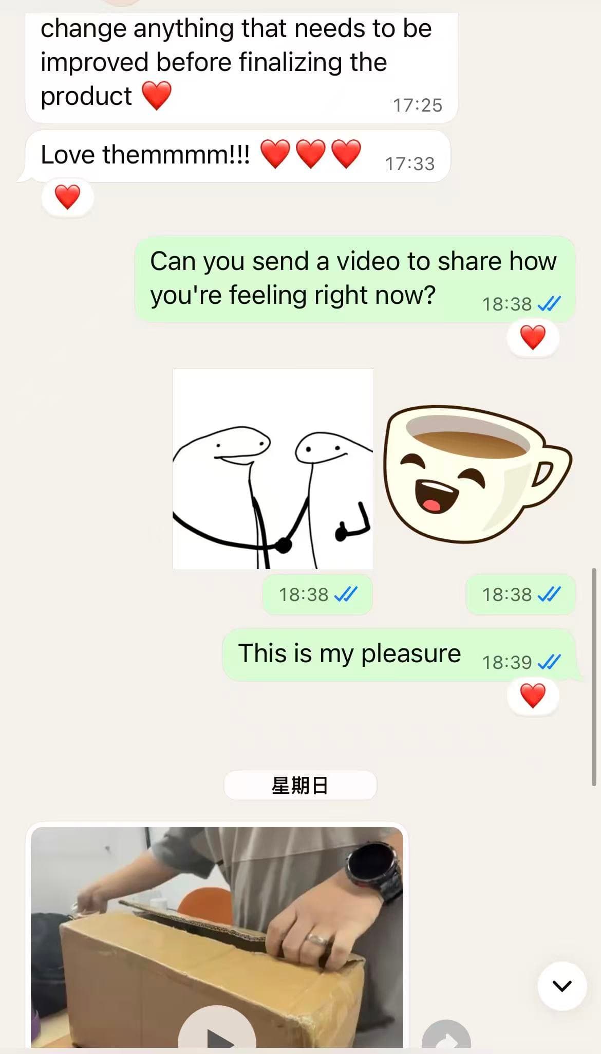 Customer chat responding positively to a SHUEN pickleball paddle preview